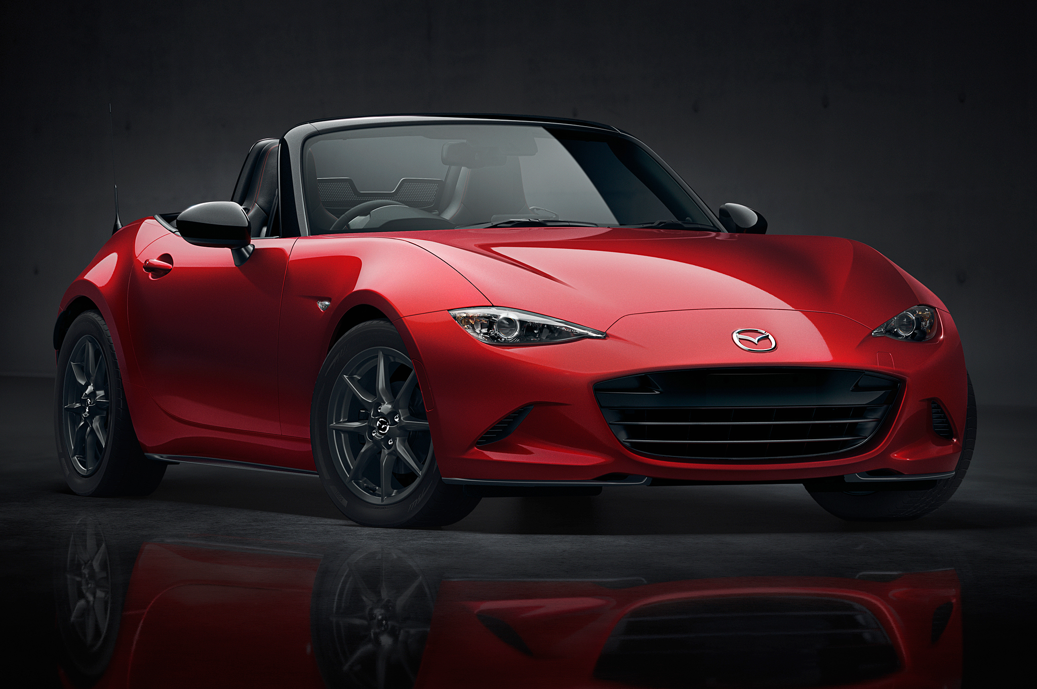 So sánh 2 siêu xe Mazda Miata 2016 và Porsche Boxster 2015