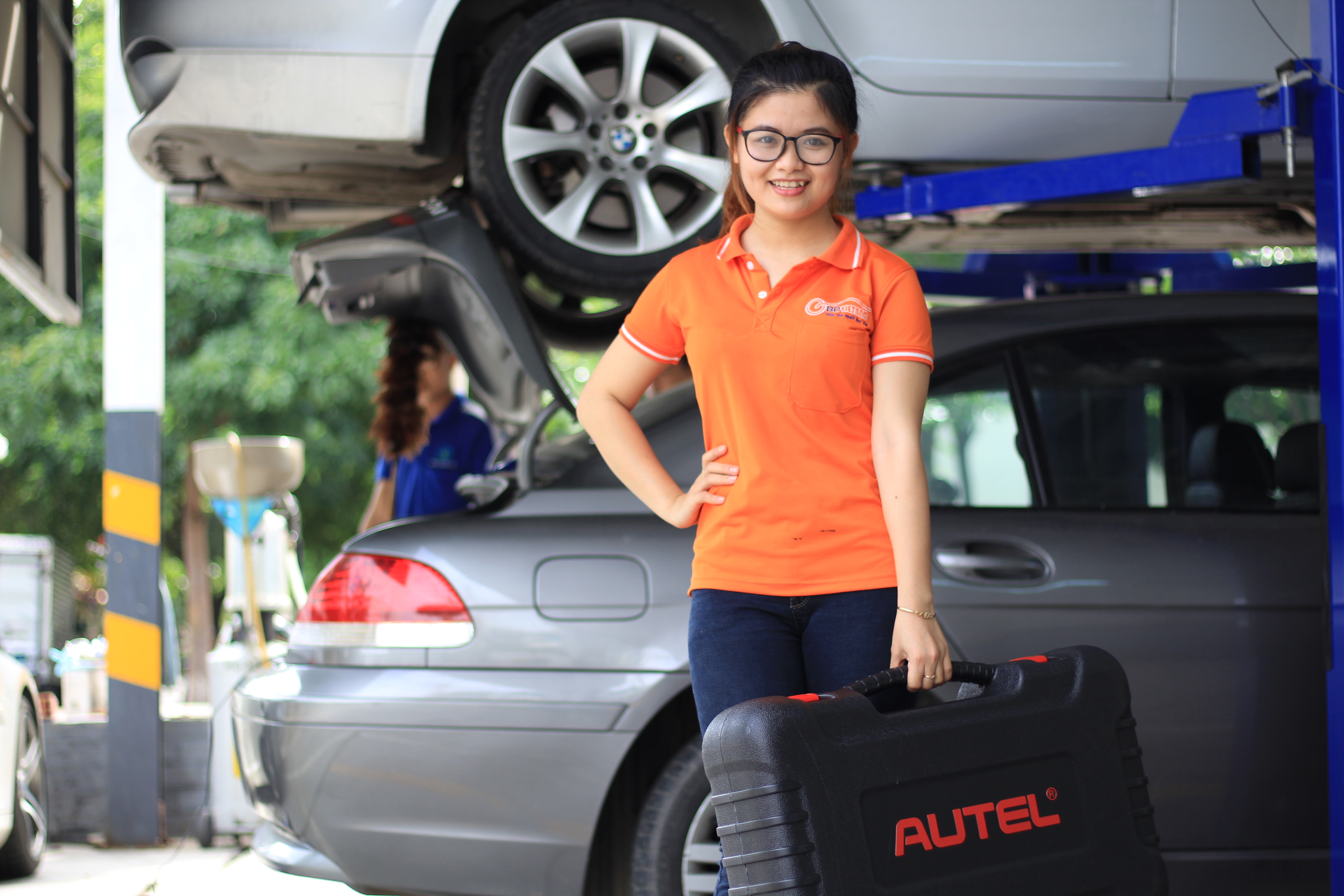  “Sốt” với bộ ảnh Nhân viên nữ OBD Việt Nam cùng Autel MS906