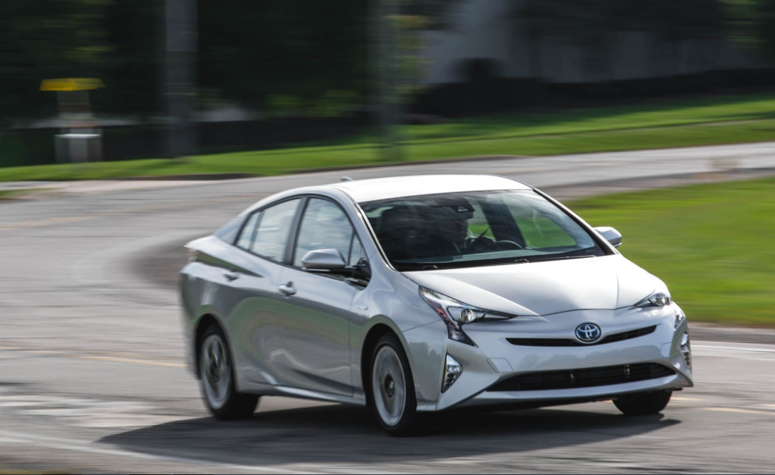 Đánh Giá Xe - Toyota Prius 2017 - Xe Xanh Có Tạo Nên Cơn Sốt Tại Việt Nam?