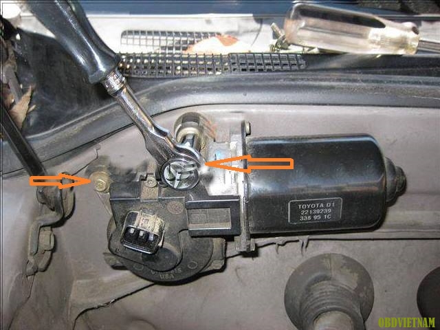 Để thay thế motor gạt nước trên ô tô phải làm thế nào?