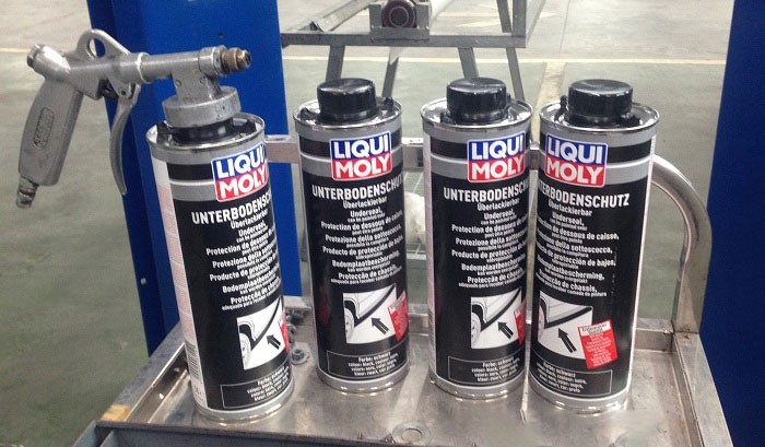 Hình 5: Cách sử dụng dung dịch vệ sinh gầm xe đen liqui moli 6106 1000ml Hình 5: Cách sử dụng dung dịch vệ sinh gầm xe đen liqui moli 6106 1000ml