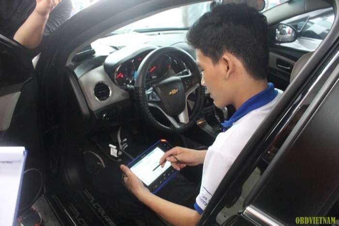 a-cong-nghe-chan-doan-tiep-can-voi-sinh-vien-dh-cong-nghiep-11-1
